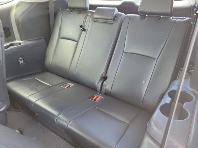 Used 2022 Toyota Highlander XLE FWD image 8