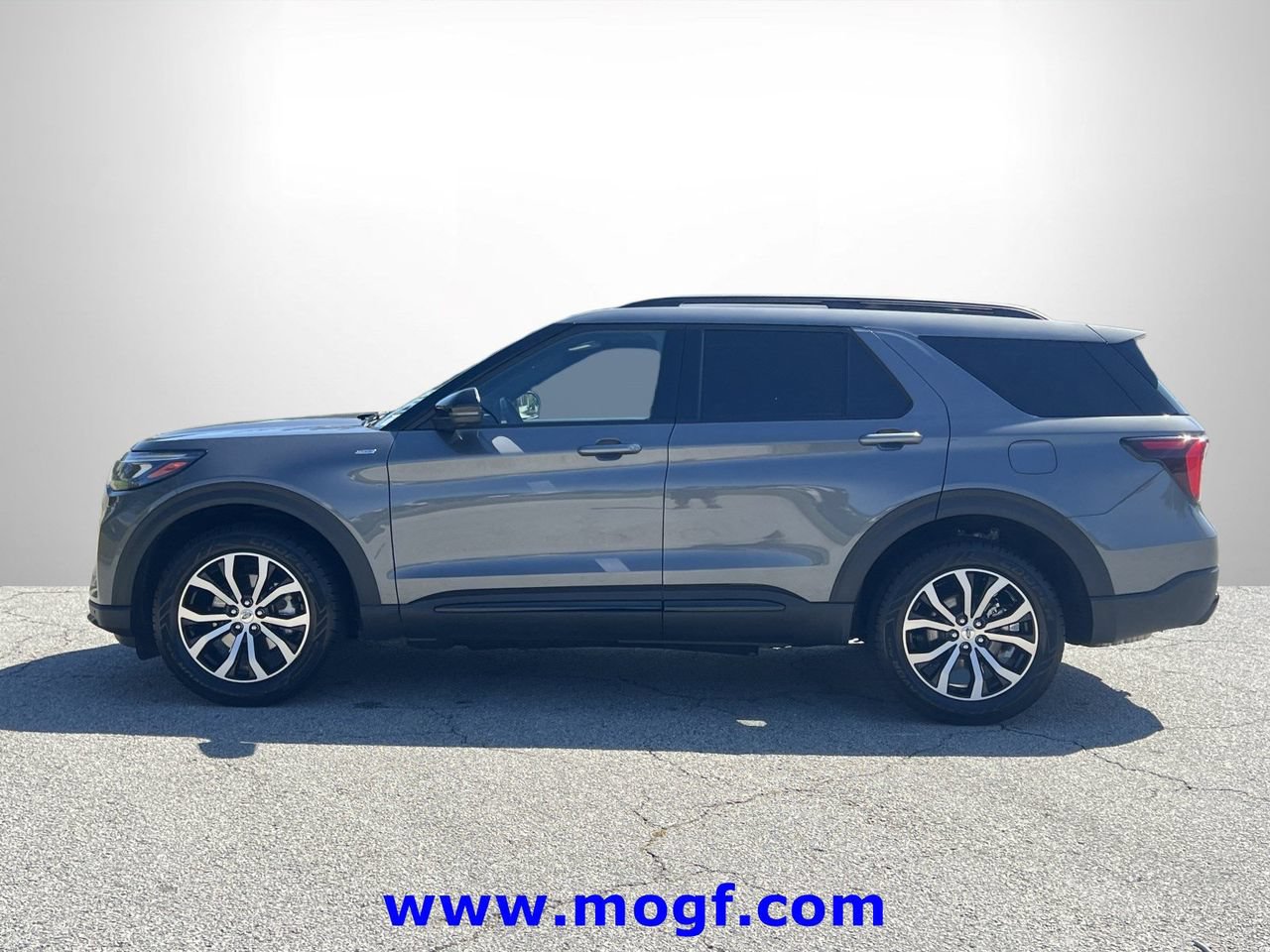 Certified 2025 Ford Explorer ST-Line AWD/4WD image 24