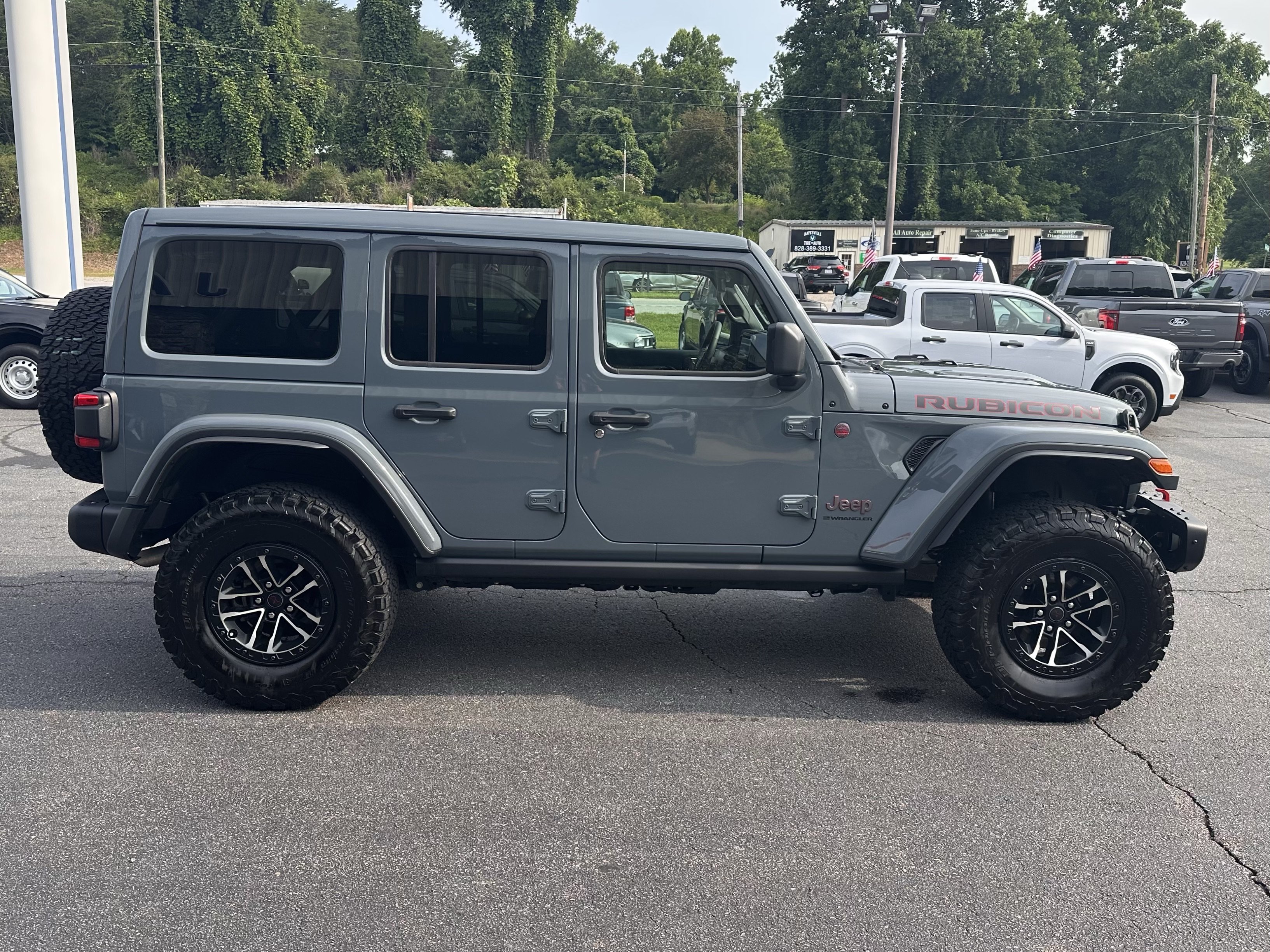 Used 2024 Jeep Wrangler Unlimited Rubicon AWD/4WD image 5