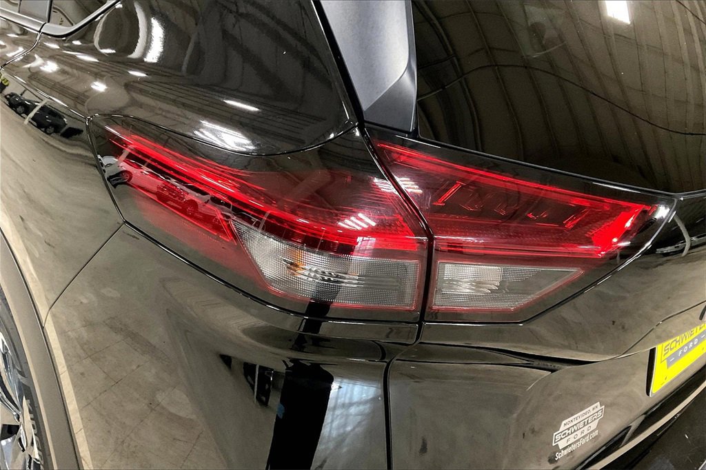 Used 2024 Nissan Rogue SV image 27