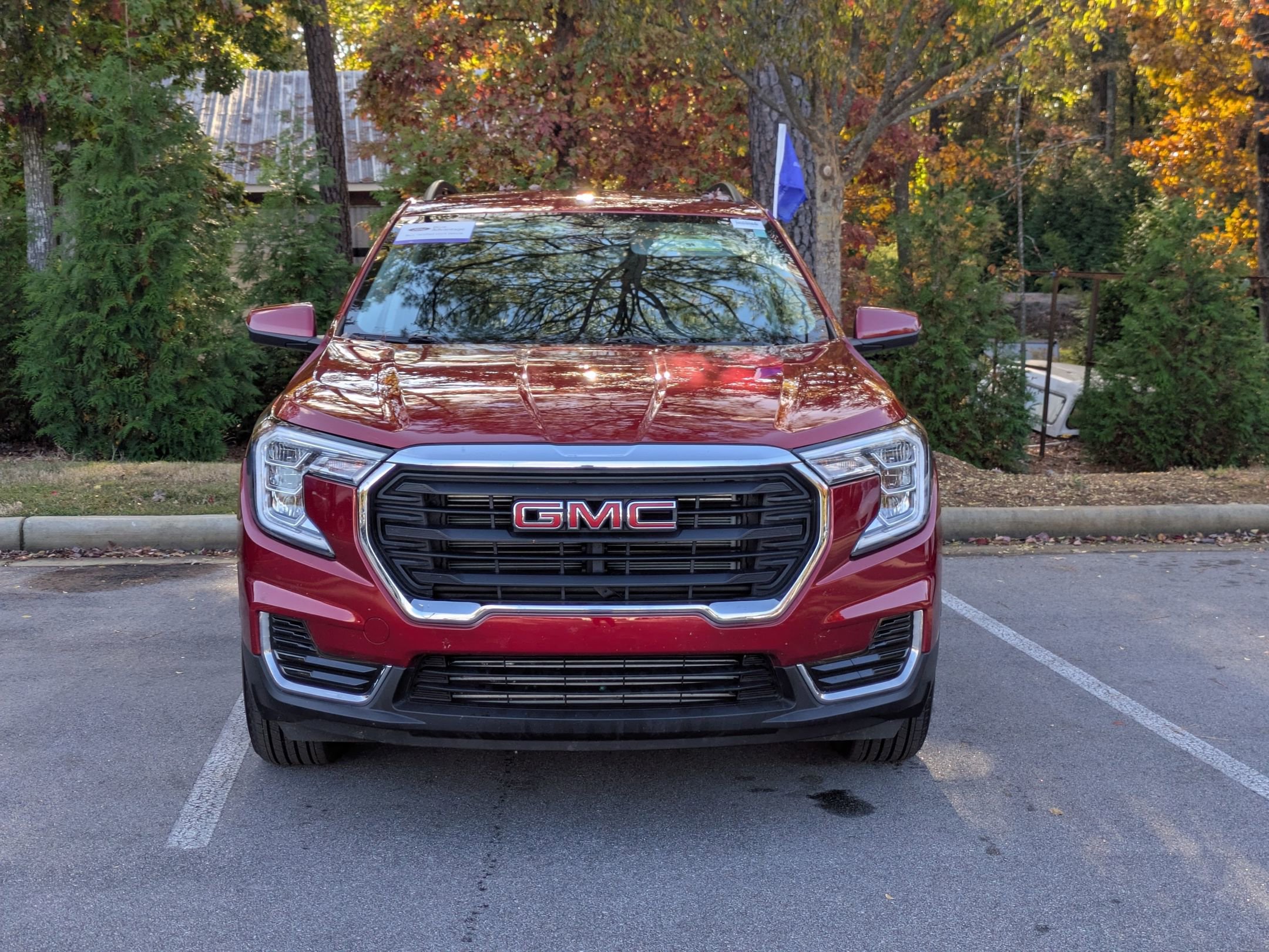 Used 2023 GMC Terrain SLE w/ Driver Convenience Package image 7