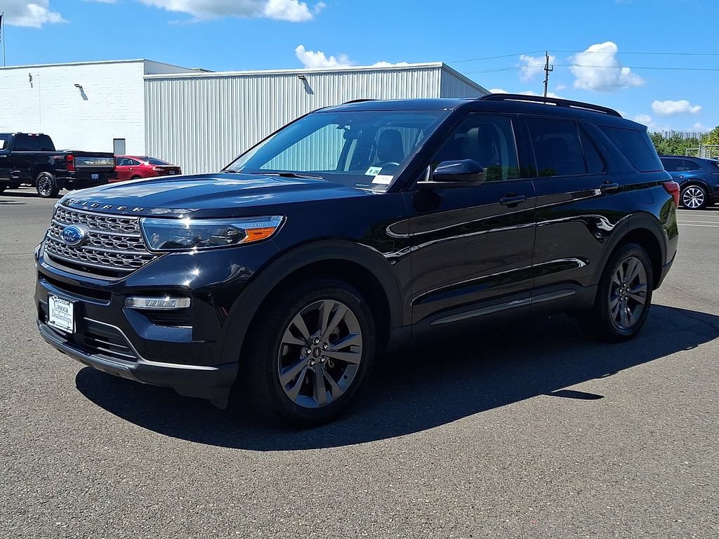 Certified 2023 Ford Explorer XLT w/ Equipment Group 202A AWD/4WD image 6