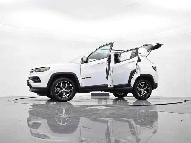 Used 2024 Jeep Compass Latitude AWD/4WD image 54