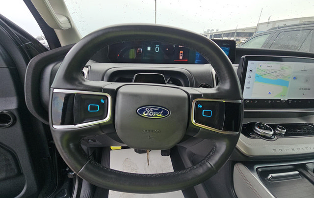 Certified 2025 Ford Expedition Active AWD/4WD image 7