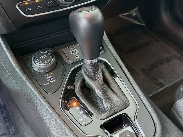 Used 2023 Jeep Cherokee Altitude Lux AWD/4WD image 19