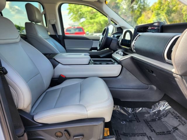 Certified 2025 Ford Expedition Active AWD/4WD image 11