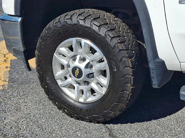 Used 2022 Chevrolet Silverado 2500 LT AWD/4WD image 9