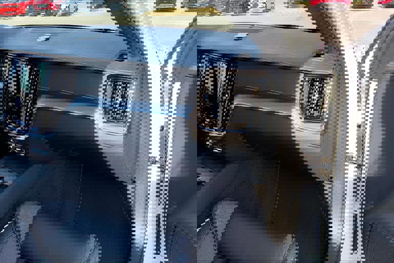 Used 2022 Volvo S60 B5 R-Design image 18