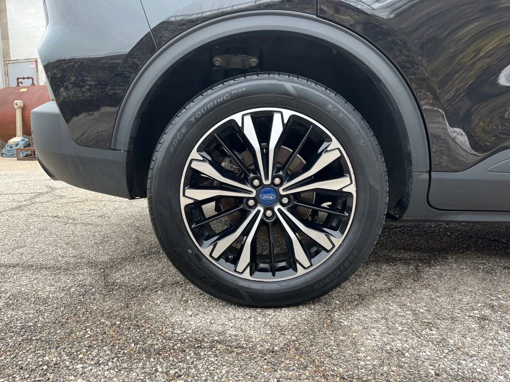 Certified 2022 Ford Escape SEL w/ SEL Stealth AWD Package image 23