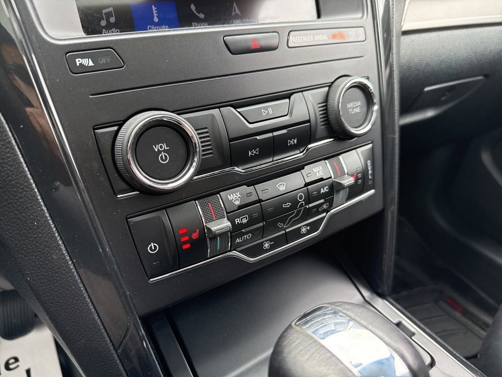 Certified 2019 Ford Explorer XLT w/ Equipment Group 202A AWD/4WD image 18