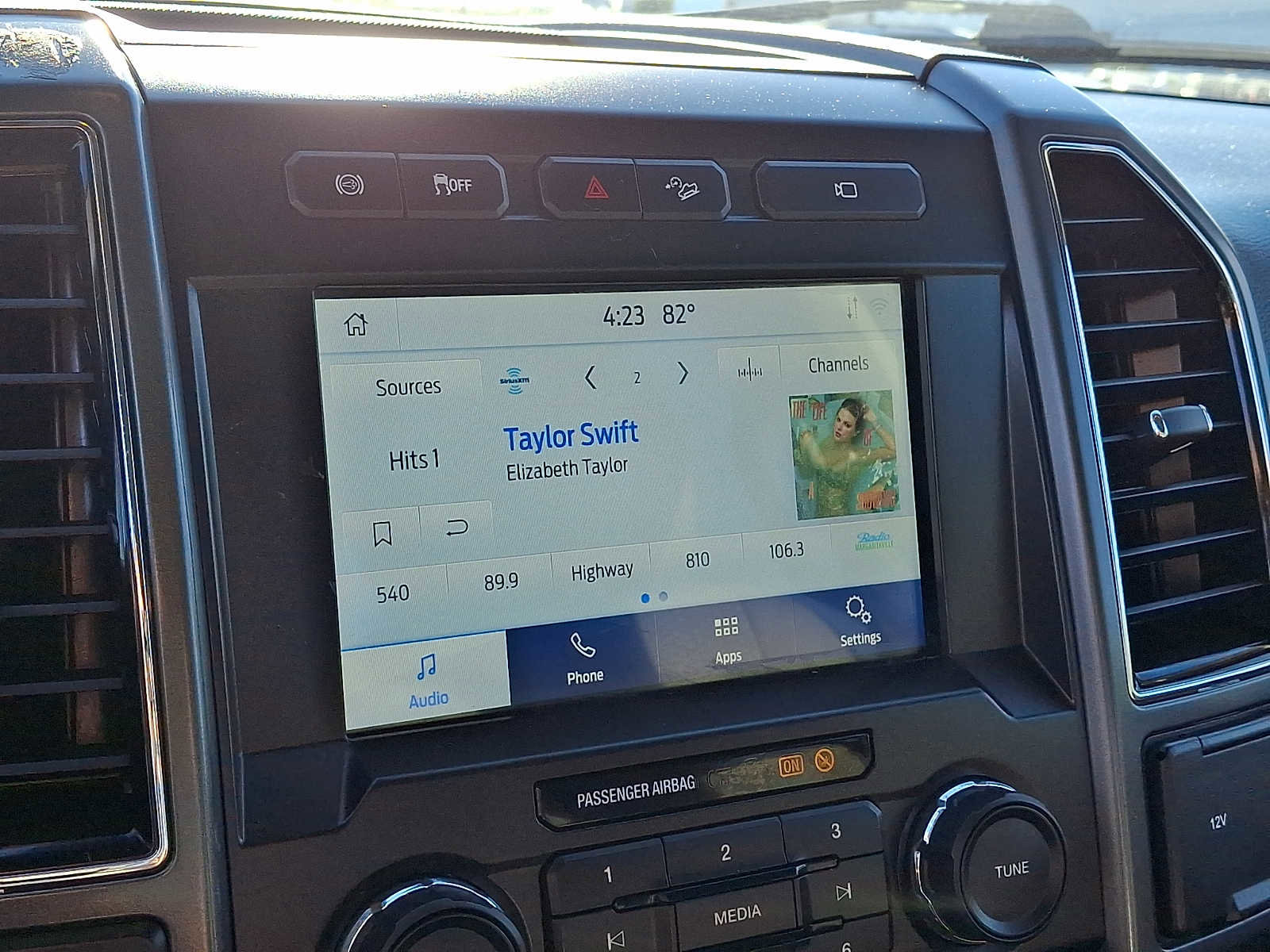 Certified 2022 Ford F450 XLT w/ XLT Value Package image 16