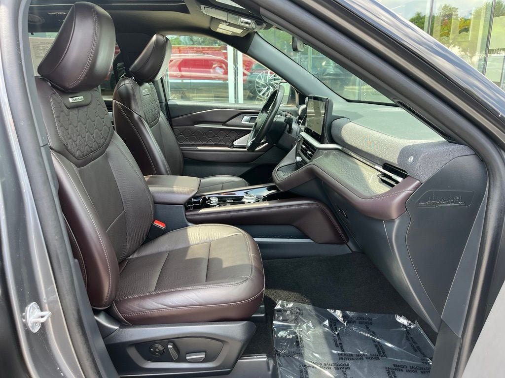 Certified 2025 Ford Explorer Platinum w/ Ultimate Package AWD/4WD image 21