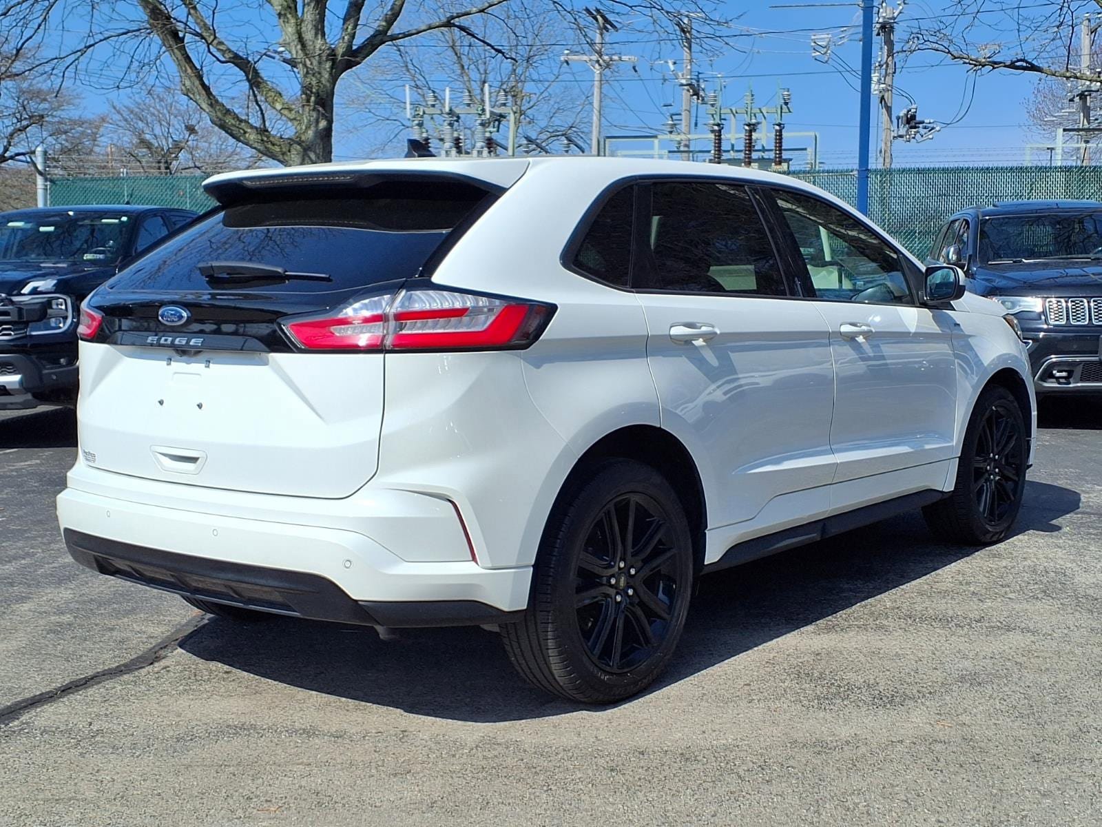 Certified 2022 Ford Edge ST-Line w/ Cargo Accessory Package AWD/4WD image 4