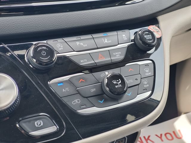 Used 2023 Chrysler Pacifica Touring-L FWD image 21