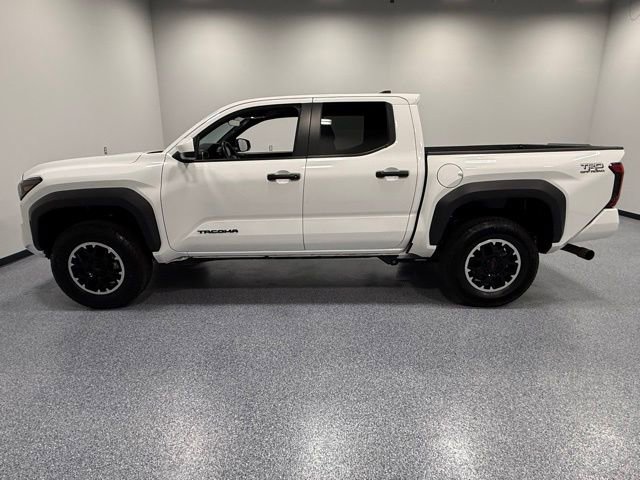 Used 2024 Toyota Tacoma TRD Off-Road AWD/4WD image 8