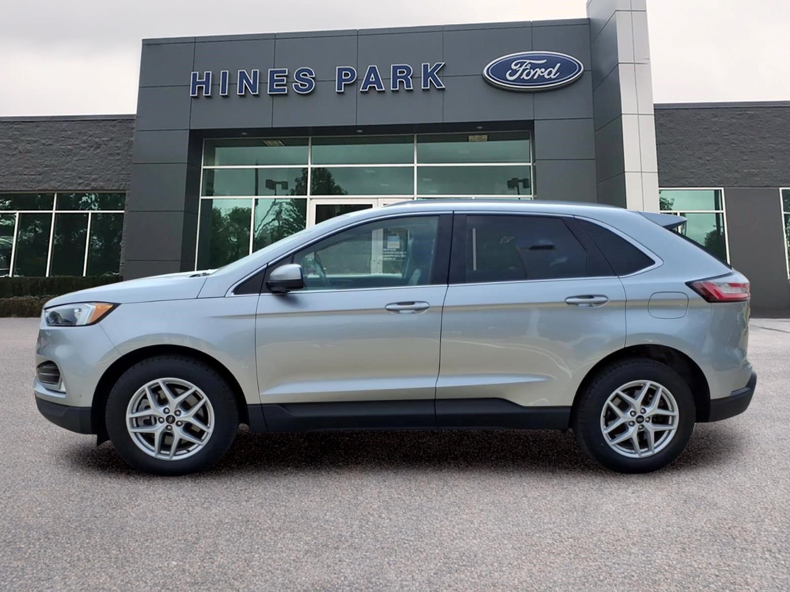Certified 2023 Ford Edge SEL w/ Convenience Package AWD/4WD image 4