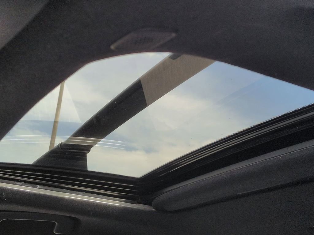 Used 2025 Toyota Corolla Cross AWD Hybrid w/ Moonroof Package image 22