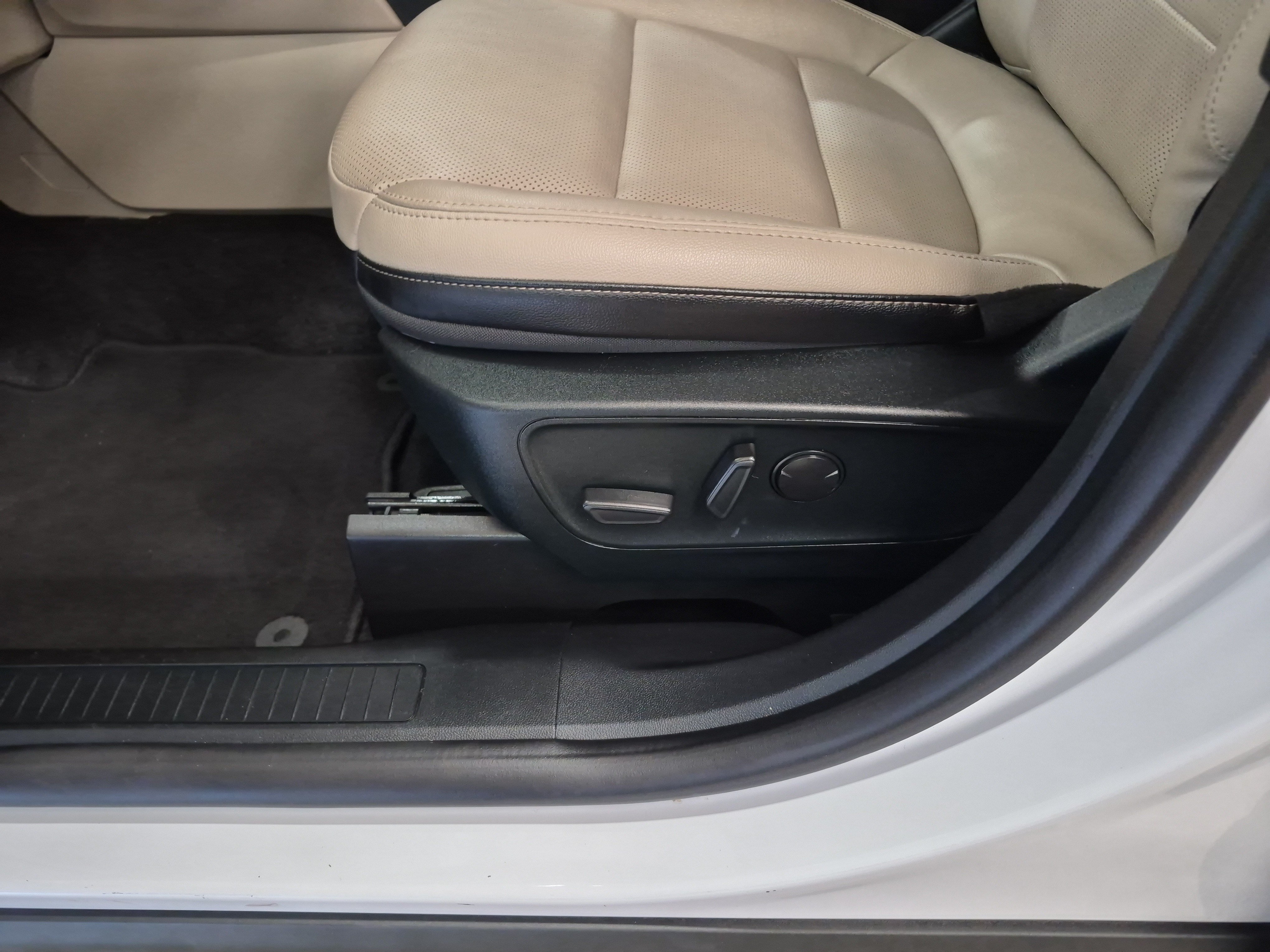Certified 2022 Ford Escape SEL AWD/4WD image 12