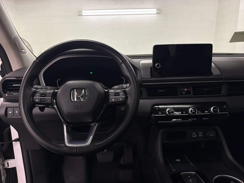 Used 2023 Honda Pilot Touring image 8