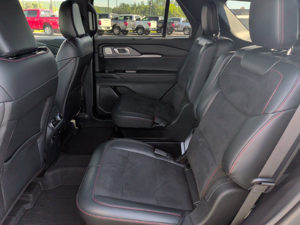 Certified 2025 Ford Explorer ST AWD/4WD image 6