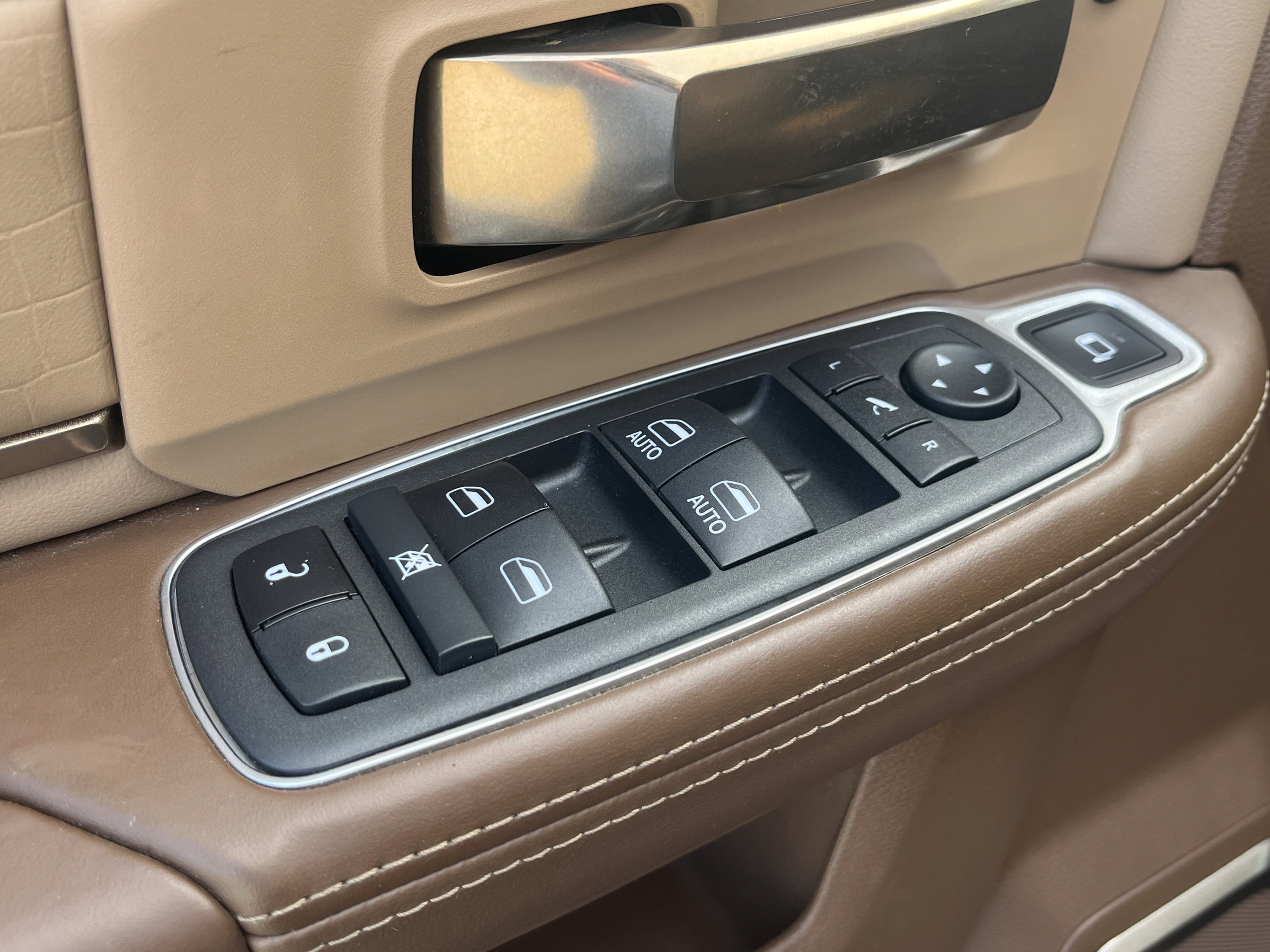Used 2022 RAM 2500 Limited AWD/4WD image 16