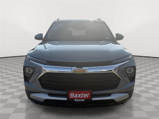 Used 2024 Chevrolet TrailBlazer LT w/ LT Cold Weather Package AWD/4WD image 2