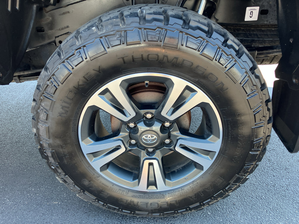 Used 2018 Toyota Tacoma TRD Sport image 14
