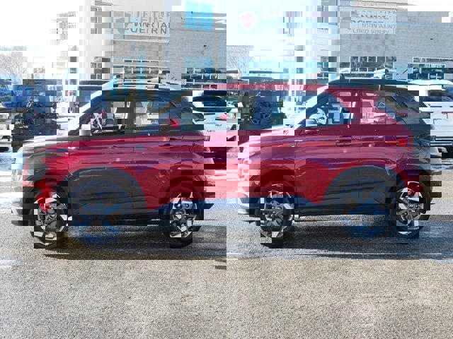 Used 2024 Hyundai Venue Limited image 2