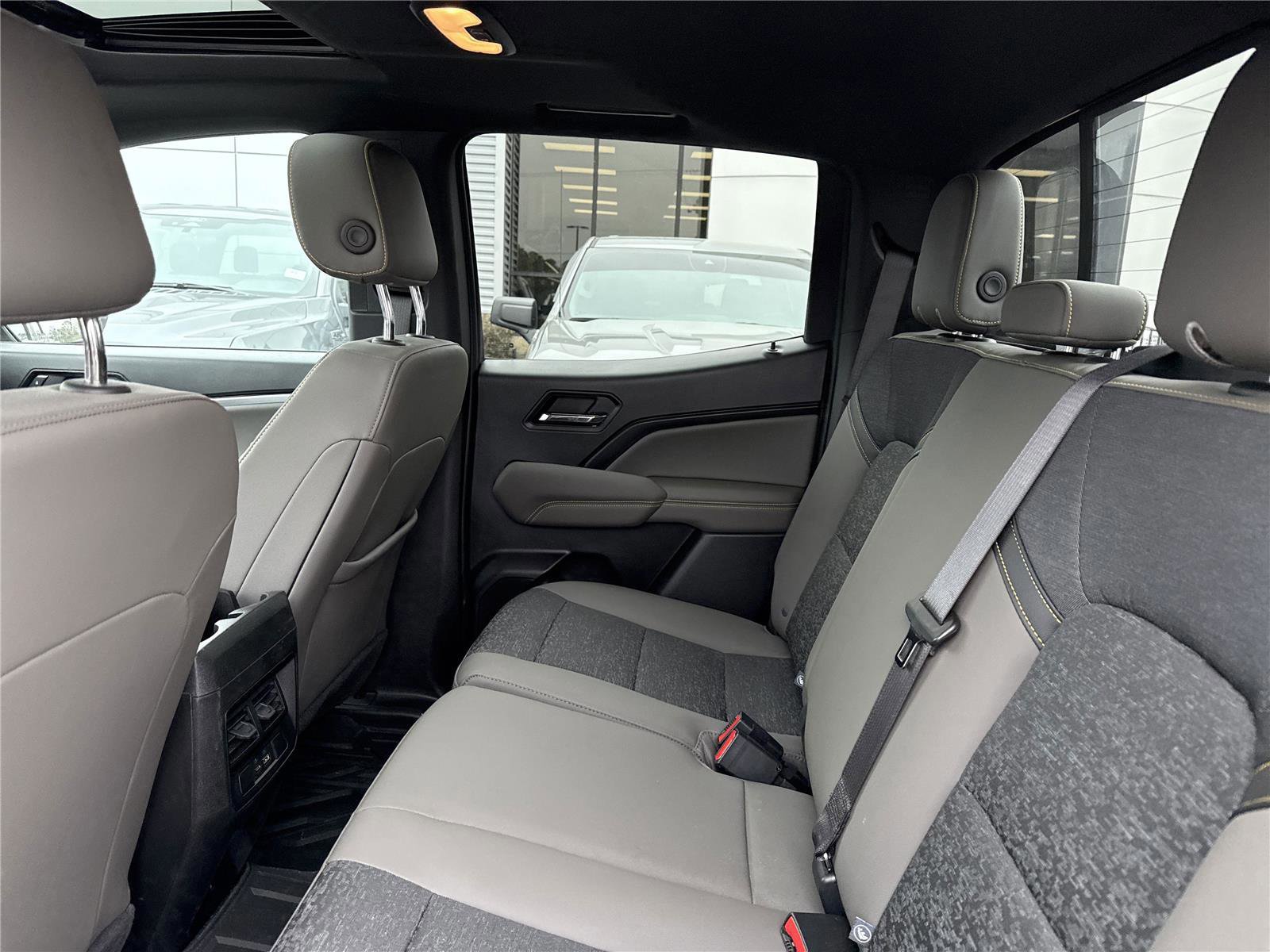 Used 2024 Chevrolet Colorado ZR2 w/ Technology Package image 21