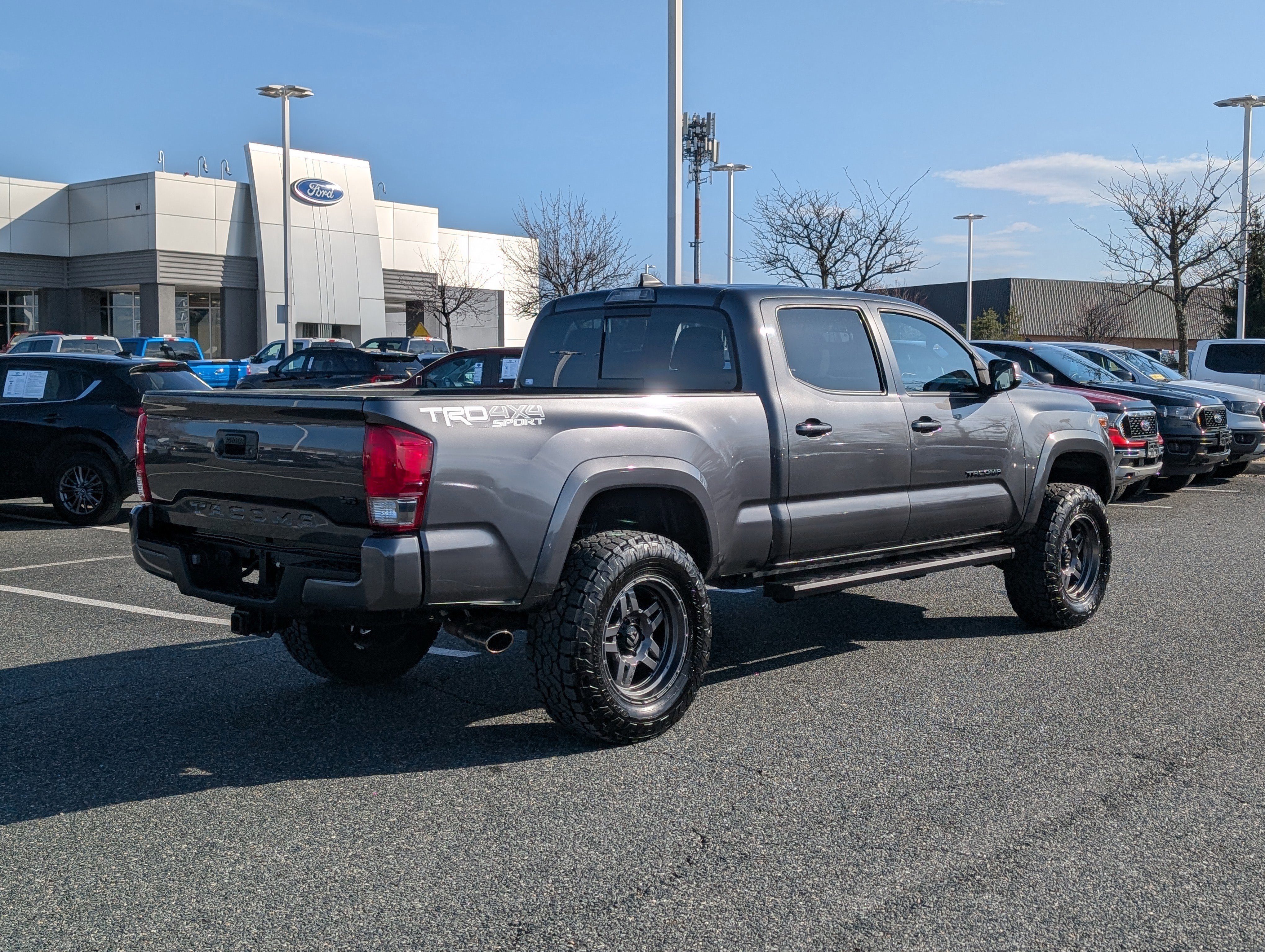 Used 2017 Toyota Tacoma TRD Sport w/ Tow Package image 5