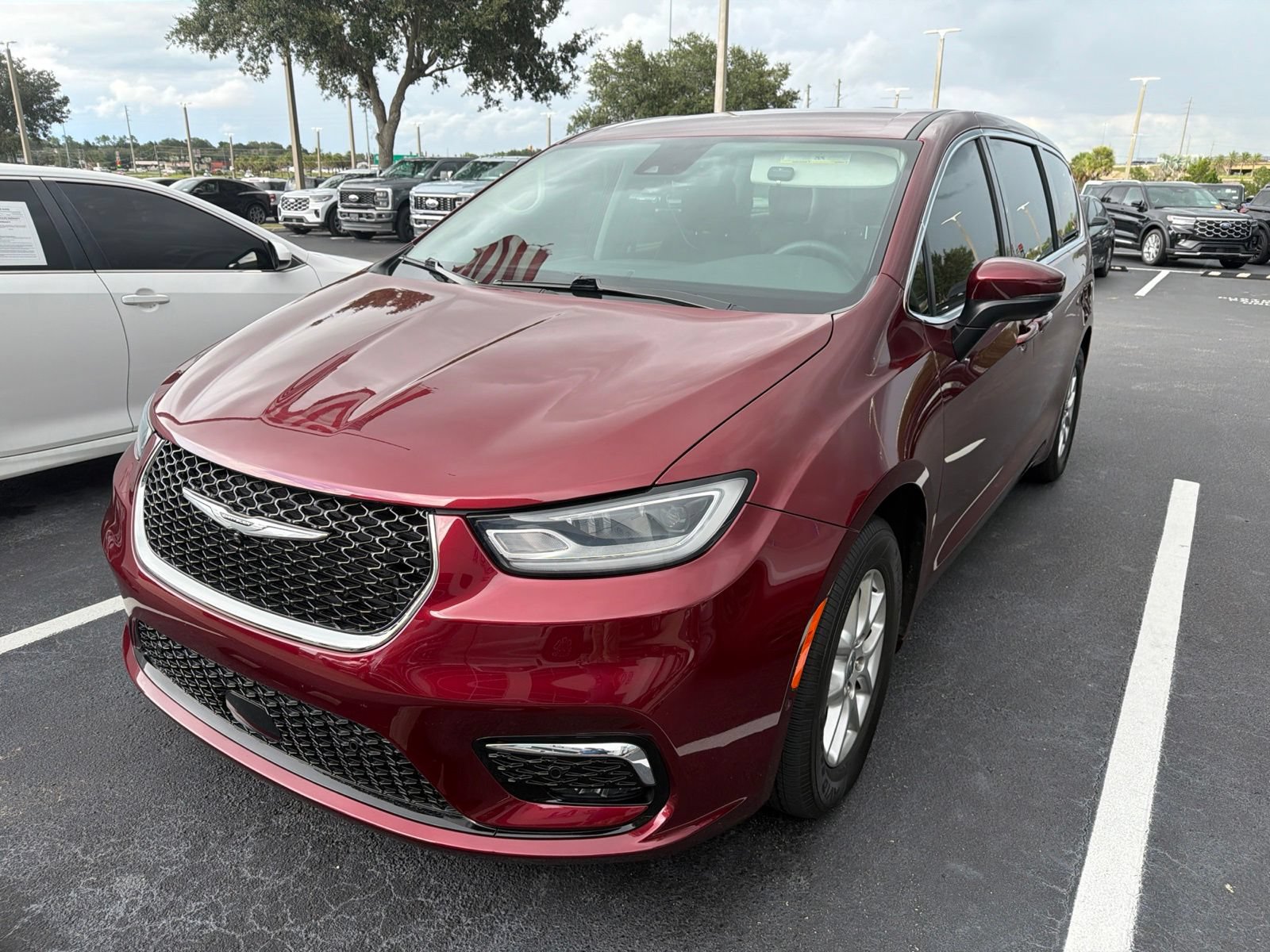 Used 2023 Chrysler Pacifica Touring-L FWD image 9