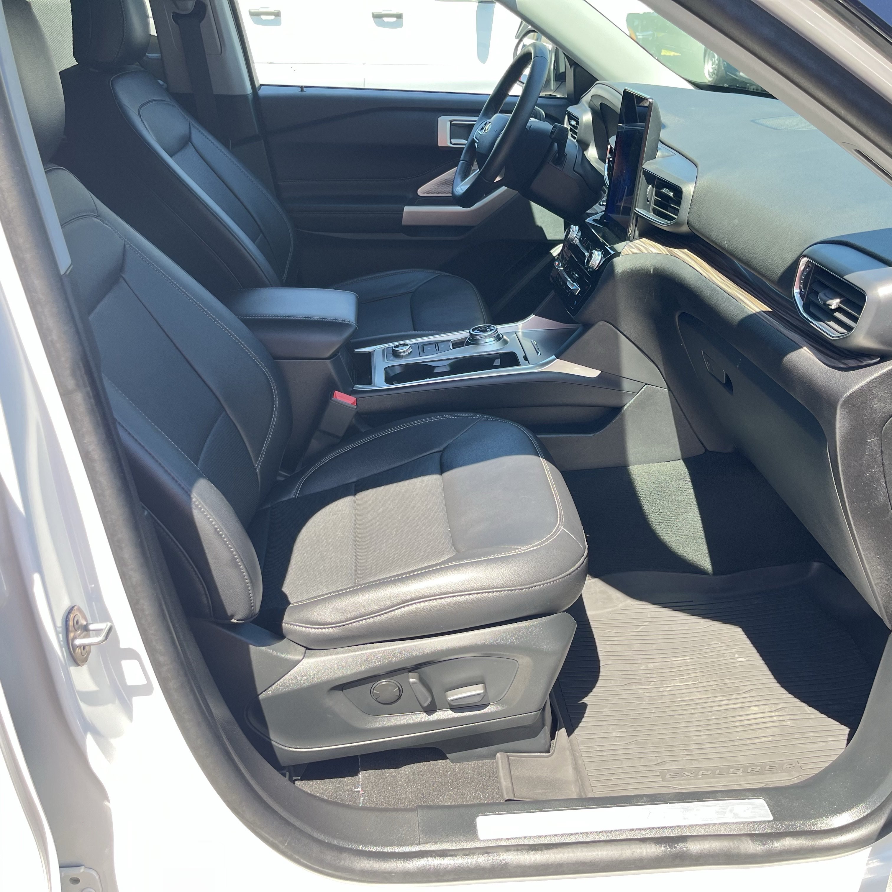Certified 2024 Ford Explorer Limited w/ Limited Technology Package AWD/4WD image 13