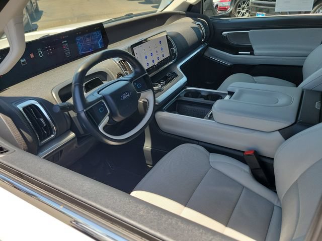 Certified 2025 Ford Expedition Max Platinum AWD/4WD image 3