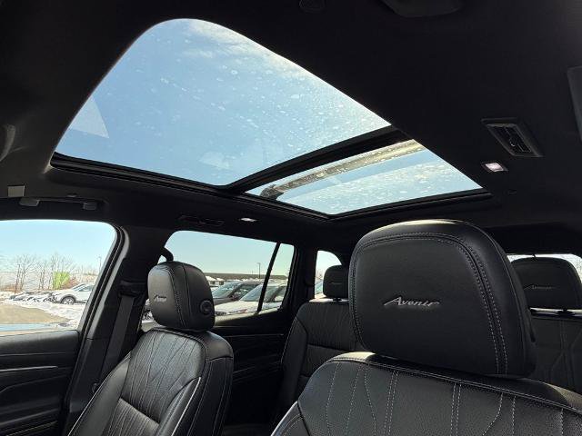 Used 2025 Buick Enclave Avenir AWD/4WD image 6