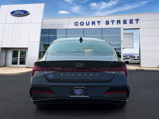 Used 2025 Hyundai Elantra SEL FWD image 6