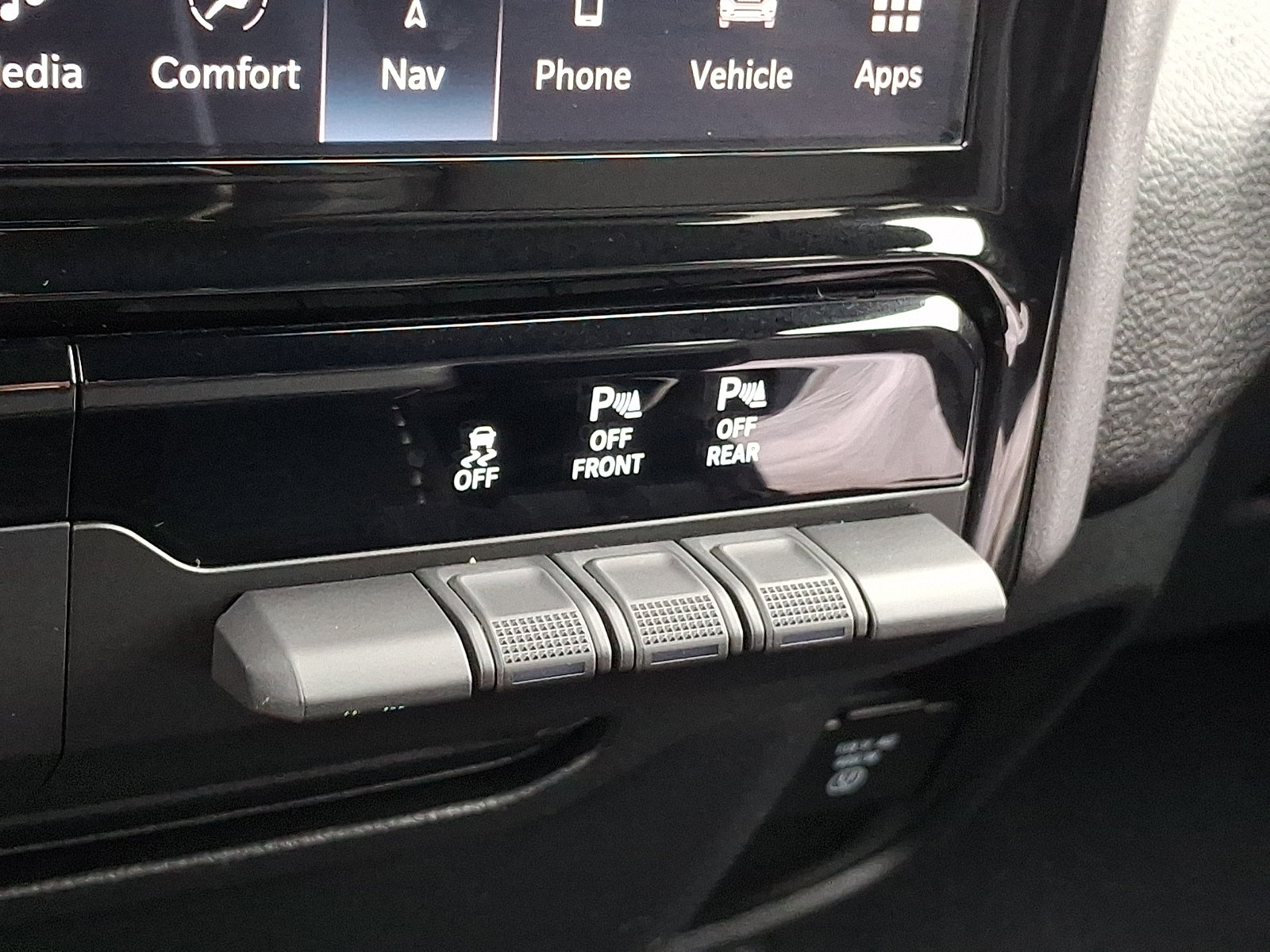 Used 2025 RAM 1500 Laramie AWD/4WD image 30