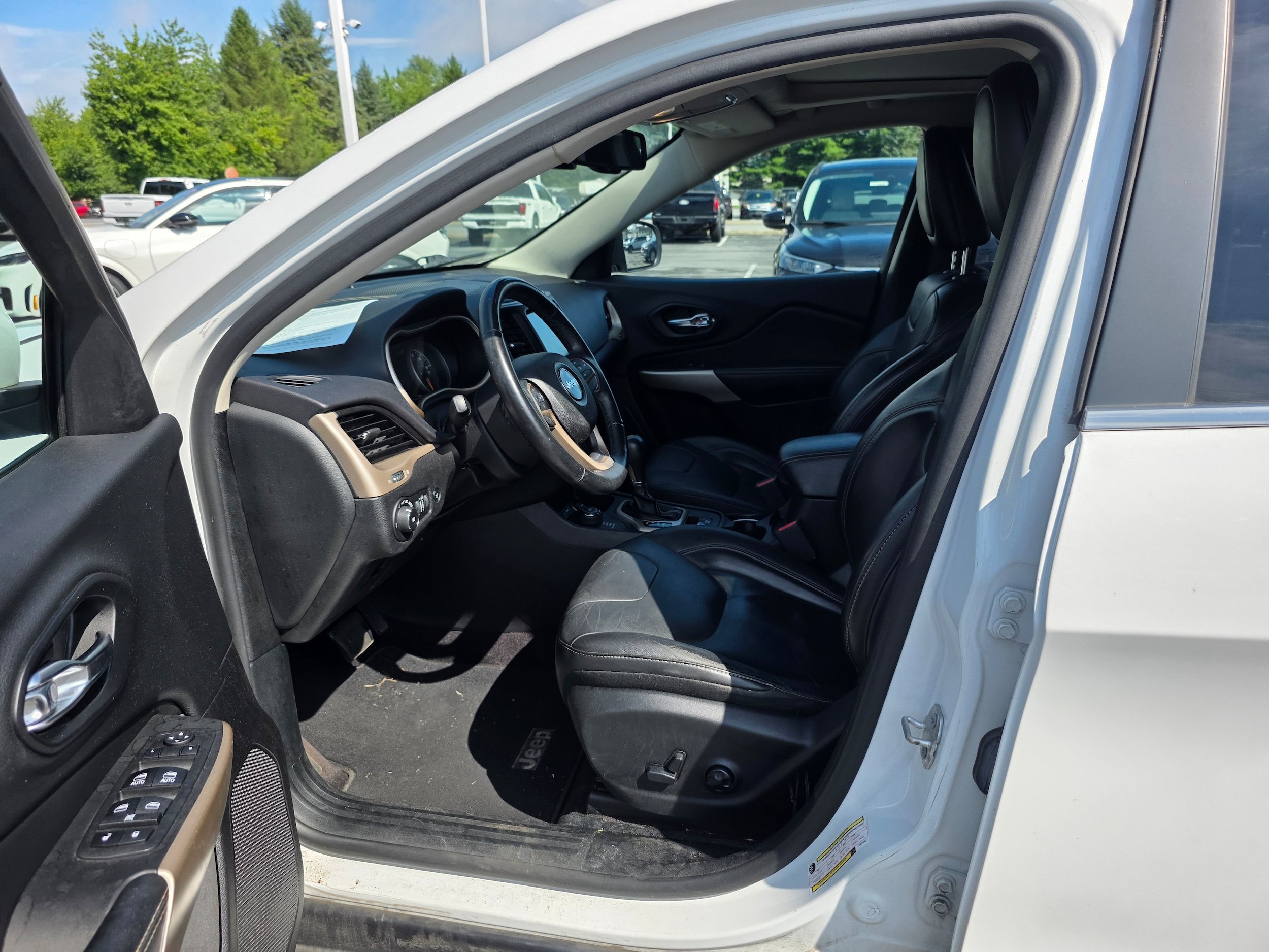 Used 2018 Jeep Cherokee Limited AWD/4WD image 17