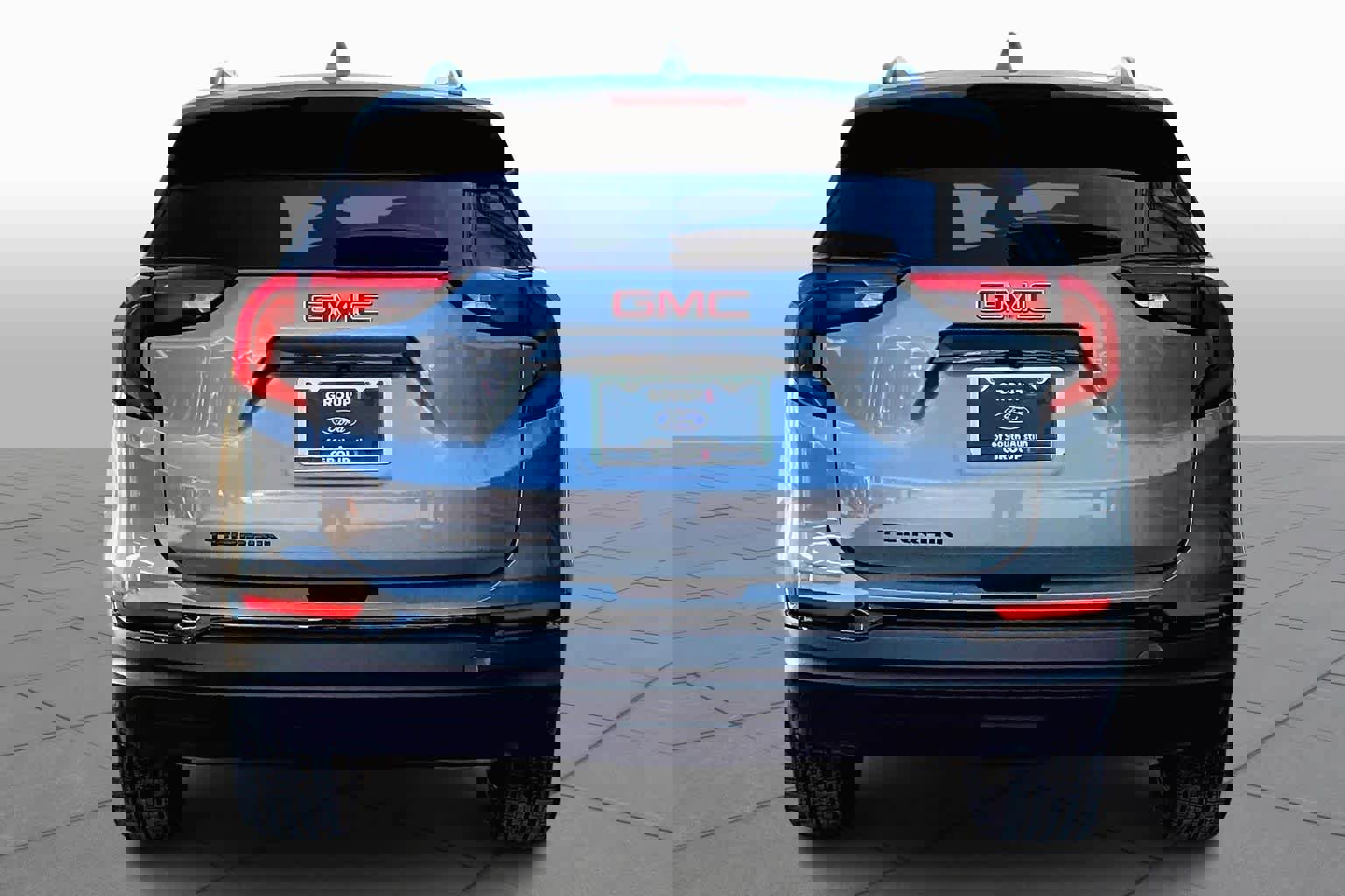 Used 2021 GMC Terrain SLE w/ Driver Convenience Package image 4