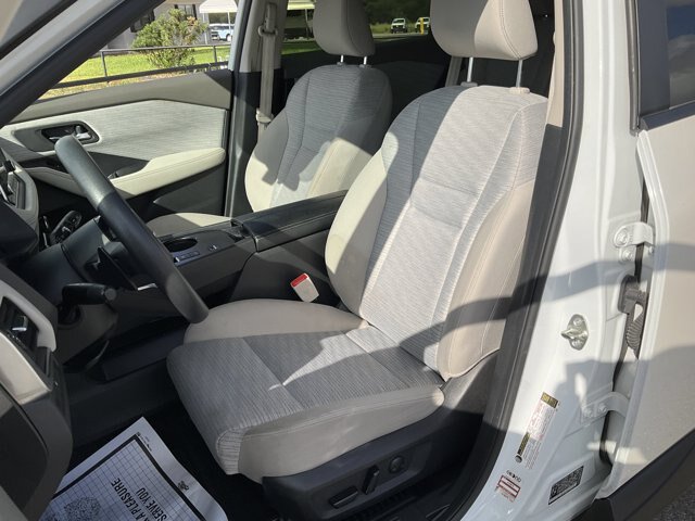 Used 2023 Nissan Rogue SV FWD image 8