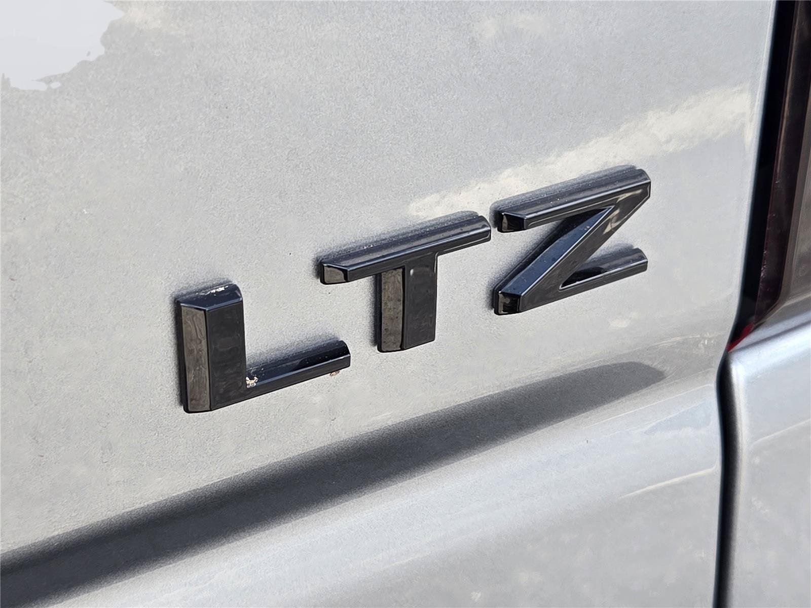 Used 2025 Chevrolet Silverado 2500 LTZ w/ LTZ Plus Package AWD/4WD image 11
