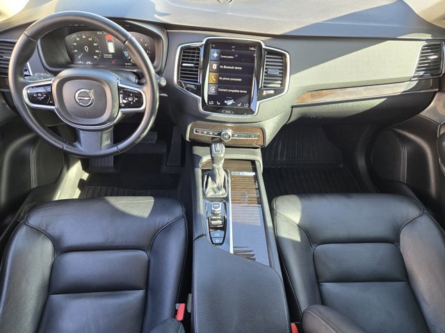 Used 2017 Volvo XC90 T6 Momentum w/ Vision Package image 23
