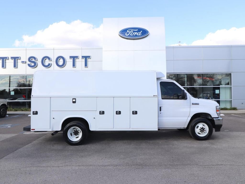 Certified 2022 Ford E-450 and Econoline 450 Super Duty w/ Power Windows & Locks Group image 8