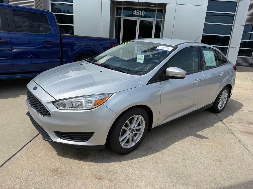 Certified 2017 Ford Focus SE FWD image 5