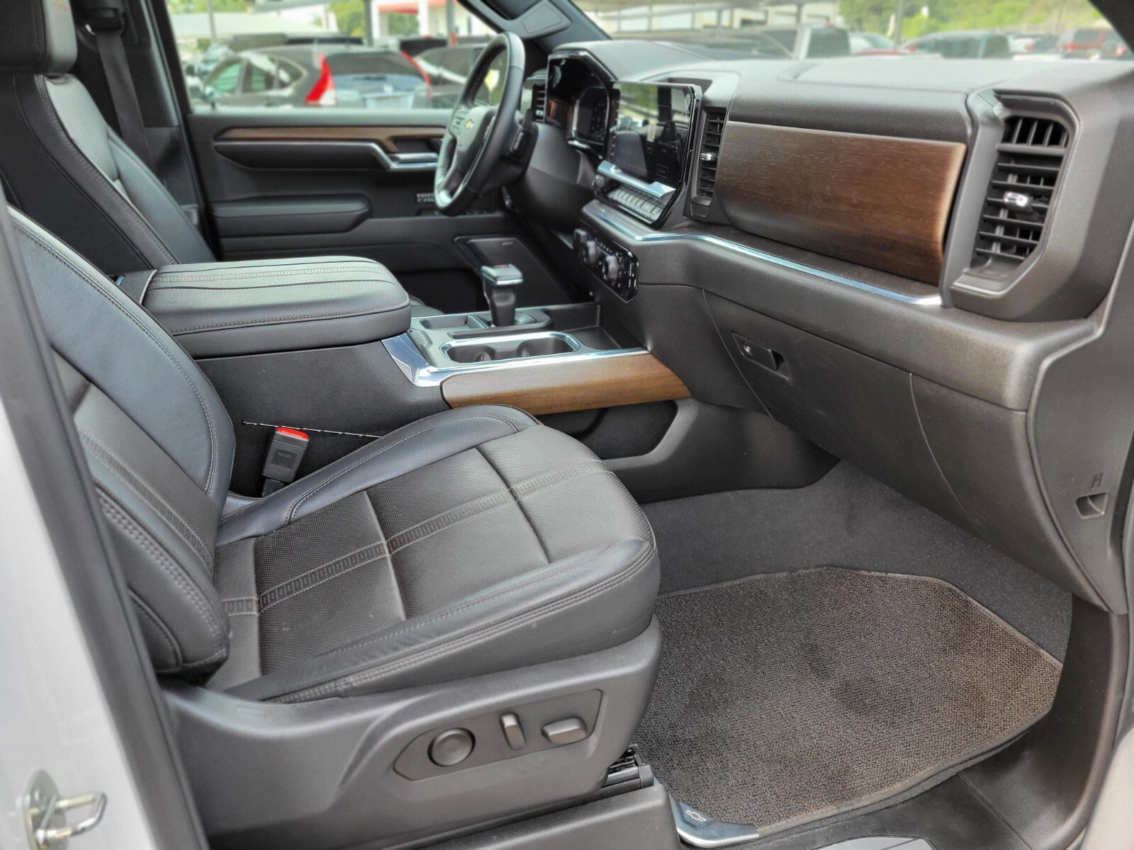 Used 2024 Chevrolet Silverado 1500 High Country w/ High Country Premium Package image 12