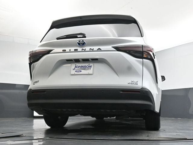 Used 2024 Toyota Sienna XLE FWD image 34