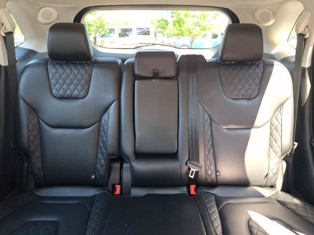 Certified 2024 Ford Edge Titanium AWD/4WD image 13