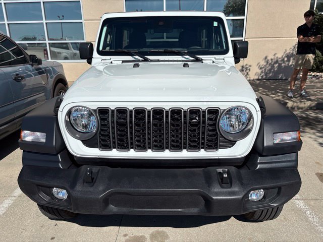 Used 2025 Jeep Wrangler Unlimited Sport AWD/4WD image 13