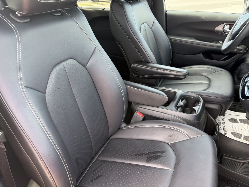 Used 2025 Chrysler Pacifica Select FWD image 33