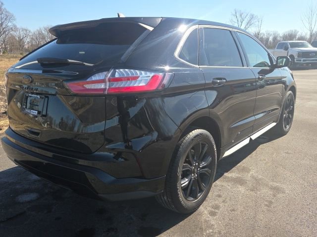 Certified 2024 Ford Edge SE w/ Black Appearance Package image 4