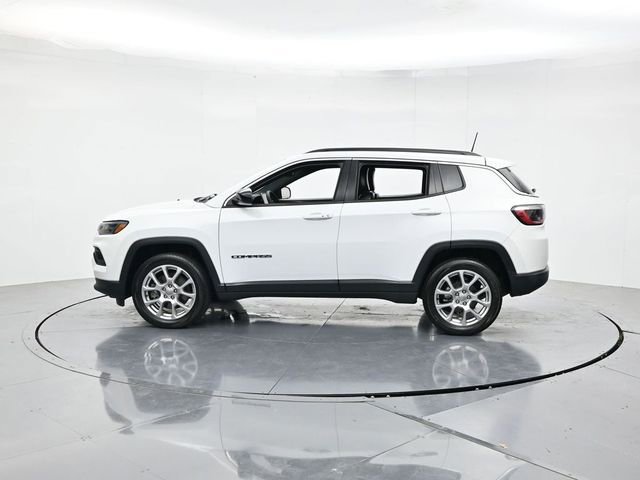 Used 2023 Jeep Compass Latitude AWD/4WD image 7